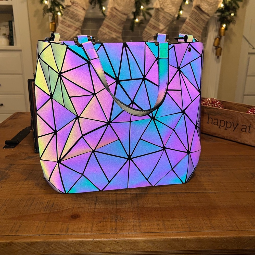 HOTONE Geometric Luminous holographic crossbody handbag - Picture 5 of 8